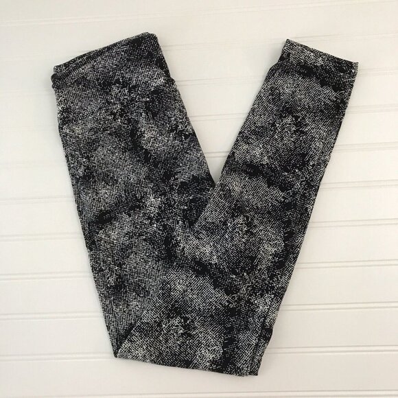NWT LulaRoe OS Black White Polka Digital Camo Pattern Leggings One Size LLR NEW - Picture 1 of 4
